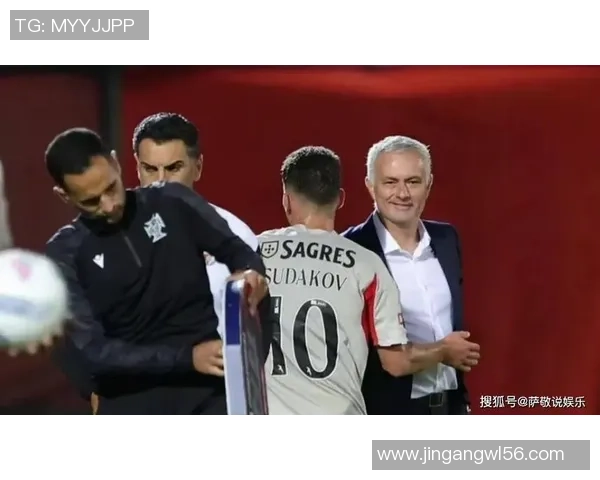 世界杯激战马竞逆转本菲卡补时绝杀引发争议判罚全场沸腾