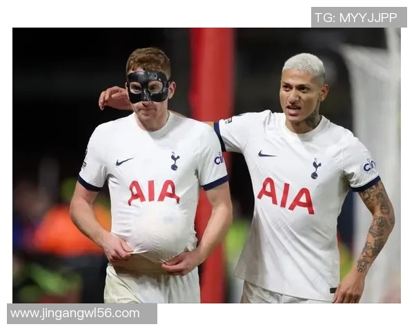 西甲激战热刺与曼联握手言和争议判罚引发全场热议