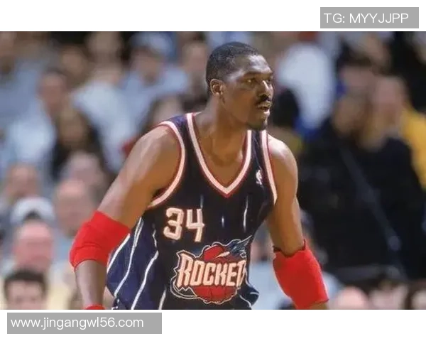 姚明与奥拉朱旺的辉煌篮球生涯与成就回顾