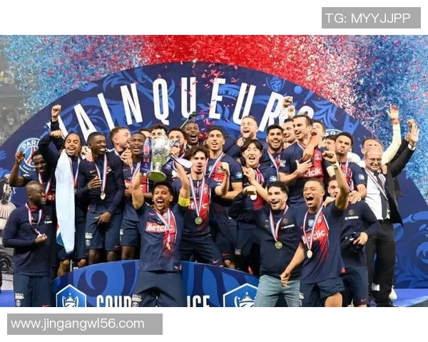 国王杯精彩对决：多特蒙德与巴黎圣日耳曼战成平局帽子戏法引发全场狂欢