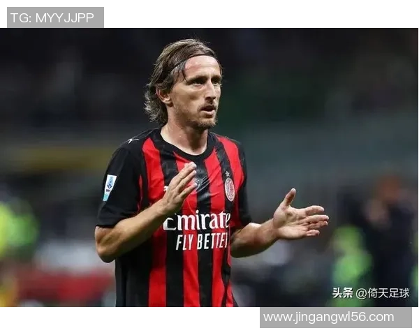 欧冠激战：AC米兰惊险逆转尤文图斯争议判罚引发全场热议