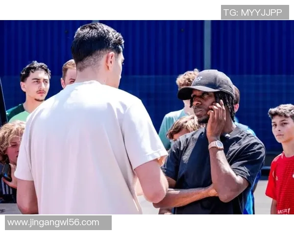 英超焦点战：多特蒙德与利物浦互交白卷乌龙球引发争议判罚引热议