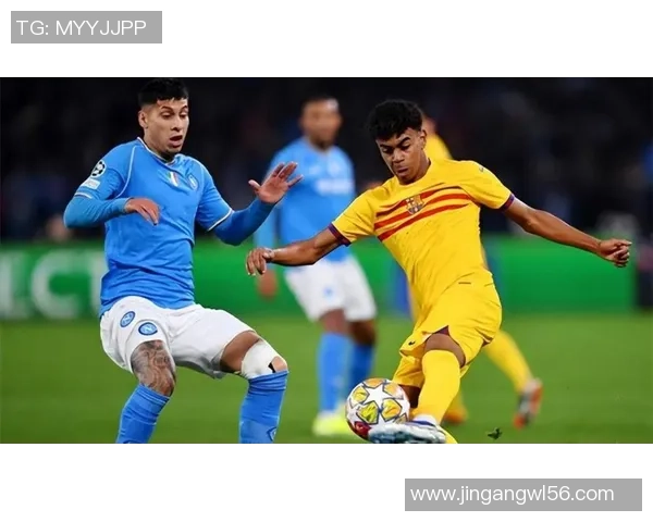 友谊赛精彩对决那不勒斯与多特蒙德战成平局争议判罚引发热议 友谊赛精彩对决那不勒斯与多特蒙德战成平局争议判罚引发热议