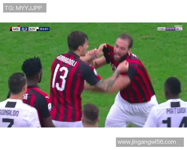 欧联杯惊天对决AC米兰与曼联战成平局乌龙球成比赛转折点