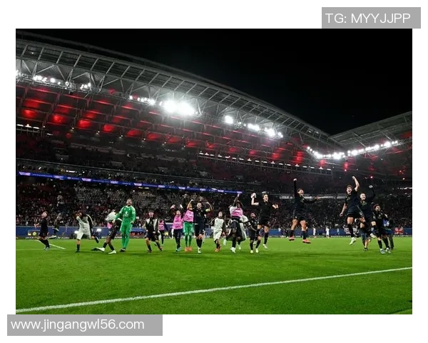 尤文图斯逆袭莱比锡5-1绝杀瞬间全场沸腾战术解析 尤文图斯逆袭莱比锡5-1绝杀瞬间全场沸腾战术解析